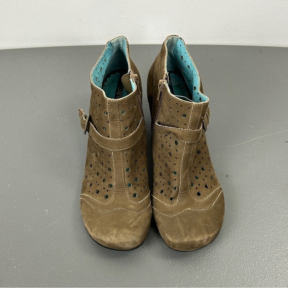 Marc Softwalk Suede Perforated Leather Heeled Boots - Picture 7 of 8